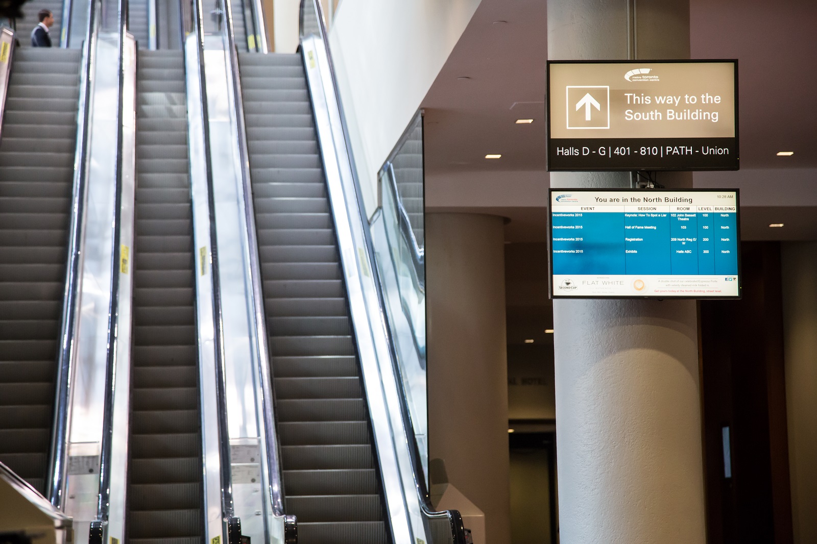 digital signage in hotels and convention centres