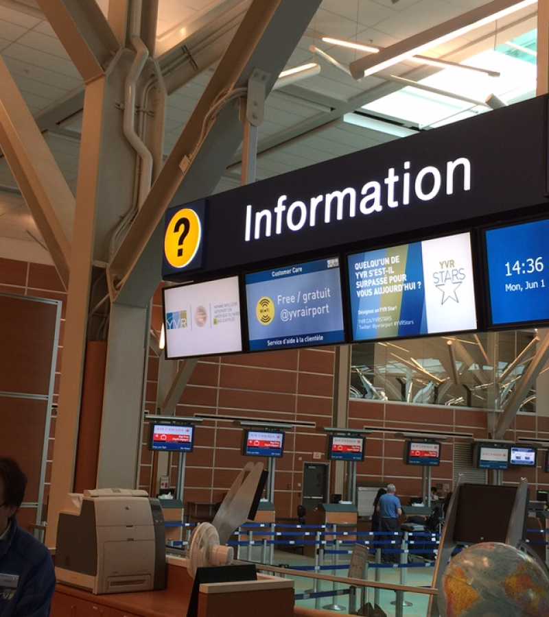 video wall screens in airport 