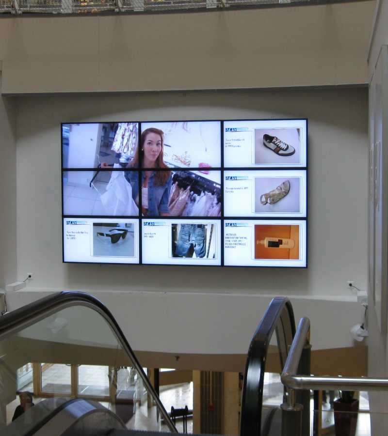 video wall screens in grocery store